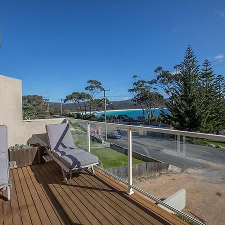 Quarterdeck Apartment Binalong Bay Exterior photo