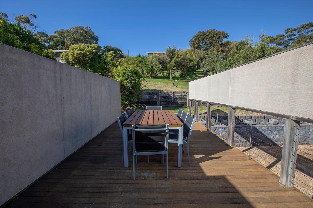 Quarterdeck Apartment Binalong Bay Exterior photo