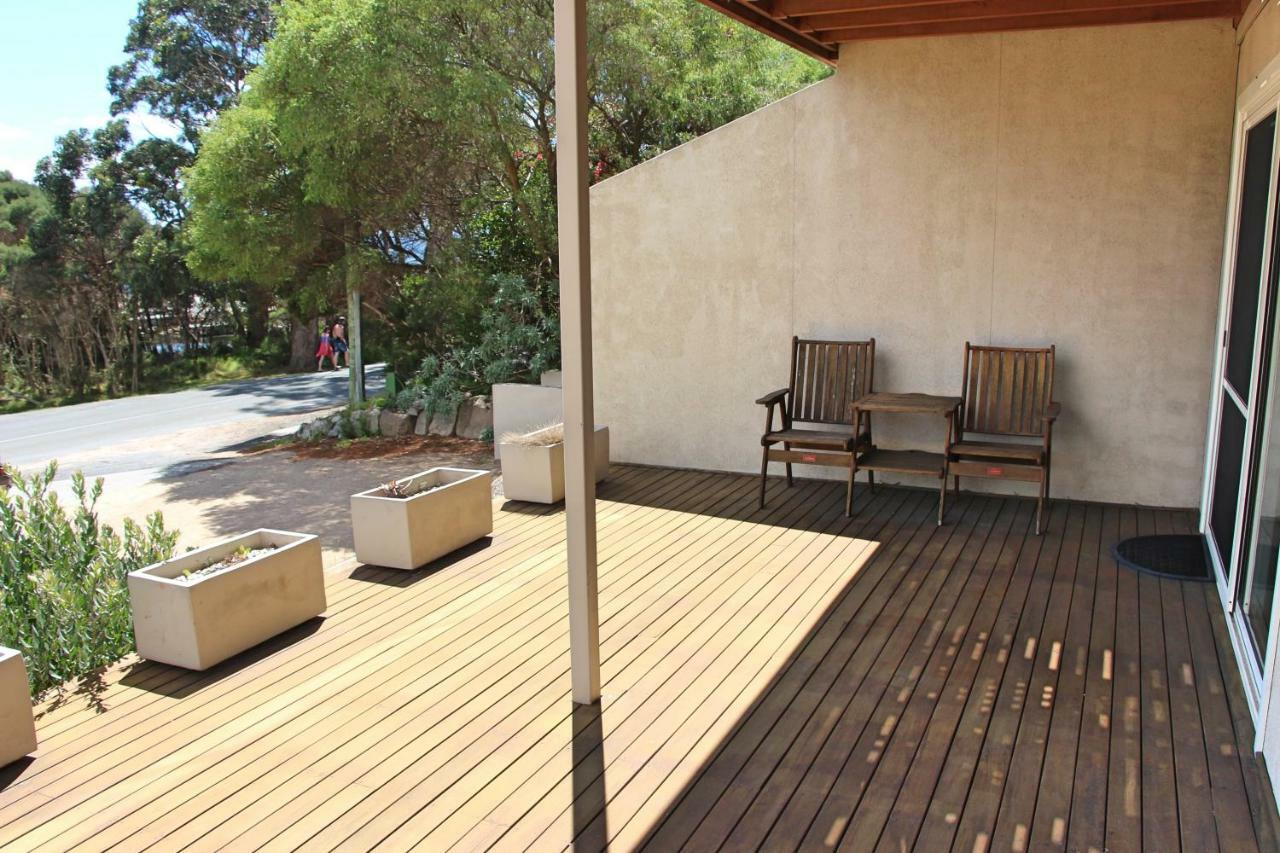 Quarterdeck Apartment Binalong Bay Exterior photo