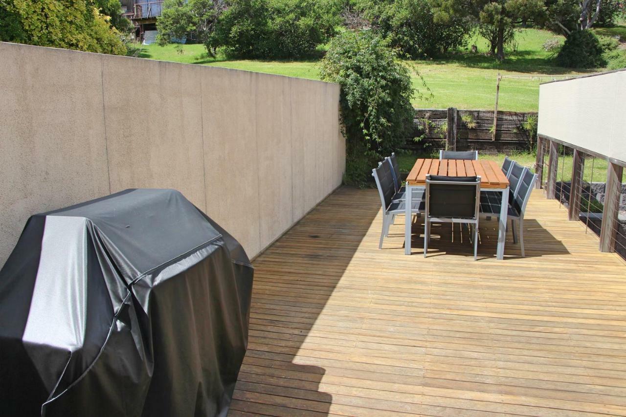 Quarterdeck Apartment Binalong Bay Exterior photo